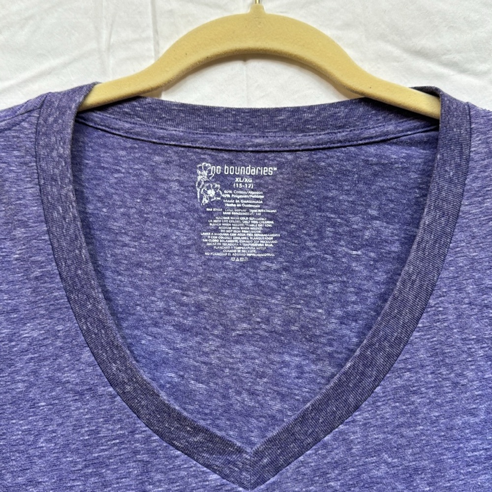 No Boundaries basic v neck tee - Picture 2 of 2